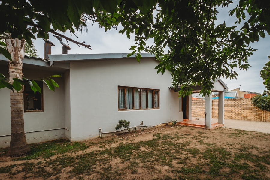 4 Bedroom Property for Sale in Bodorp Western Cape